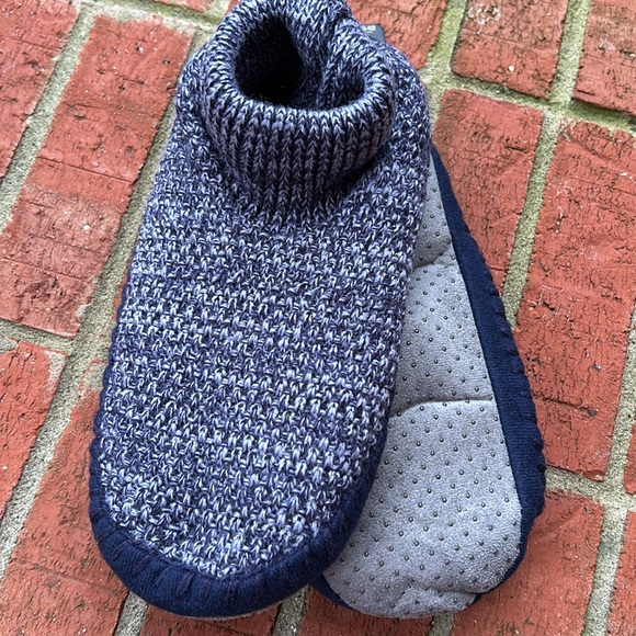 Cuddl Duds Navy Cable Knit/Faux Fur Stretch Slipper Socks - Picture 1 of 8